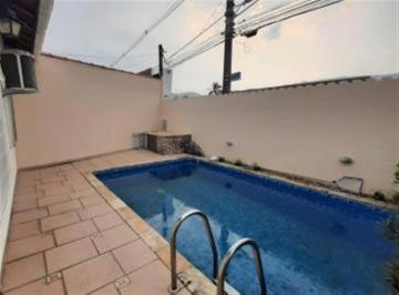 Casa · 80m² · 2 Quartos · 2 Vagas · CASA ISOLADA COM 2 DORMITÓRIOS E PISCINA NO IMPERADOR