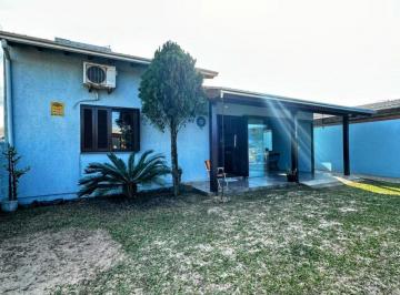 Casa de 2 quartos, Capão da Canoa · Casa com amplo pátio bem localizada, aceita financiamento bancário