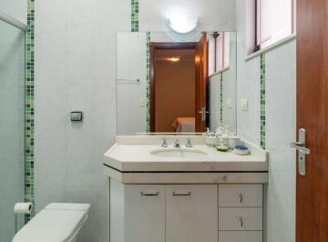 483c4380-5375-48d1-80ee-1ab2ea2d61c9 · Versátil sobrado para venda em Chácara Inglesa com 3 quartos, sendo 3 suítes, 300m²