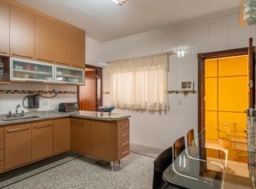 1f31f3c0-81d7-4dab-9d88-132d4af4b4e5 · Versátil sobrado para venda em Chácara Inglesa com 3 quartos, sendo 3 suítes, 300m²
