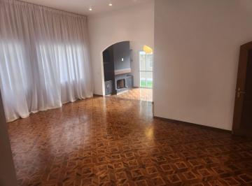 Casa · 240m² · 3 Quartos · 3 Vagas · Casa Térrea para Venda e Locação em Alphaville com 3 Suítes e Piscina