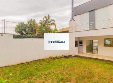 Casa · 229m² · 3 Quartos · 3 Vagas · Casa com 3 dormitórios, suíte, lavabo e amplo pátio.