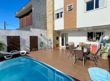 Casa · 140m² · 3 Quartos · 2 Vagas · Casa Mobiliada com pátio e piscina
