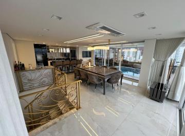 Apartamento · 313m² · 3 Quartos · 3 Vagas · Apartamento para alugar em Batel de 313.00m² com 3 Quartos, 3 Suites e 3 Garagens