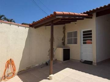 01 · Casa 2 Quartos, 1 Suite, 2 Vagas,