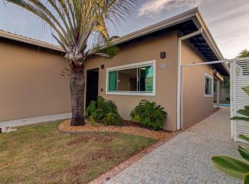 Casa de 3 quartos, Brasília · Casa Térrea Moderna em condomínio fechado - 3 suites, piscina e varanda gourmet