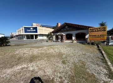 Foto 01 · Galpão Comercial Espaçoso na Figueira, Gaspar-SC: 2 Salas, 4 Banheiros, 4 Vagas, 894m² de Área