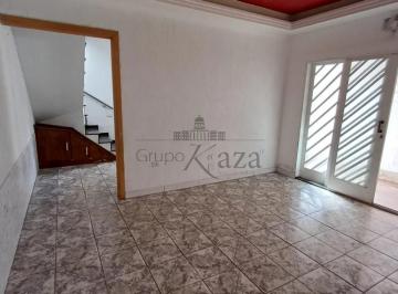 Casa · 120m² · 3 Quartos · 3 Vagas · Oportunidade - Casa Sobrado com Ponto Comercial - Jardim Santa Luzia - 3 Dormitórios - 120m².