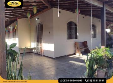 Casa · 700m² · 4 Quartos · 5 Vagas · Excelente Casa de Praia Localizada em Prado - BA Casa com 04 quartos, sendo 01 suíte, sala conjugada