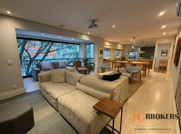 Apartamento · 137m² · 3 Quartos · 3 Vagas · Apartamento reformado com 137m² de área útil, 3 suítes, 3 vagas