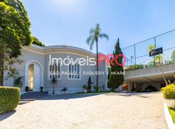 Casa · 1050m² · 4 Quartos · 10 Vagas · Casa "One of a kind", com 1.050m², 4 suítes e 10 vagas.