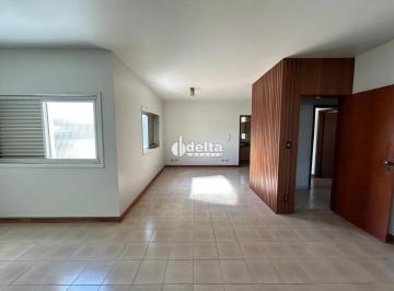 Apartamento · 230m² · 3 Quartos · 2 Vagas · Apartamento com 3 quartos sendo 1 suíte disponível para locação no bairro Saraiva em Uberlândia-MG