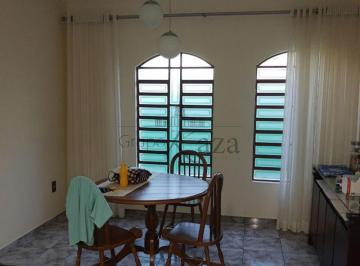 Casa · 250m² · 4 Quartos · 4 Vagas · Casa Sobrado em São José dos Campos
