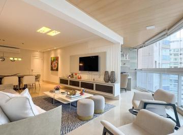 Apartamento · 190m² · 3 Quartos · 3 Vagas · Apto 2ª quadra mar, 190m², decorado, 3 quartos 1suíte, 3 vagas, lazer de clube