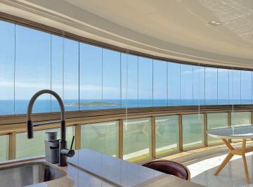 Apartamento · 220m² · 3 Quartos · 3 Vagas · Apartamento frente ao mar, 220m², 3 suítes, varanda, 3 vagas, lazer de clube
