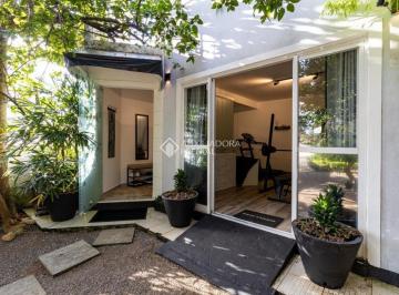 Casa · 200m² · 4 Quartos · Casa mobiliada com 4 dormitórios e amplo quintal na Agronômica