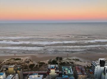 · Apartamento 3 Dormitórios - Bairro Navegantes