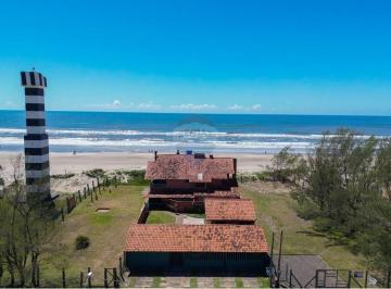 Casa · 150m² · 3 Quartos · 3 Vagas · Sobrado ´´Pé na areia`` à Beira-mar: Viva o Sonho em Capão!