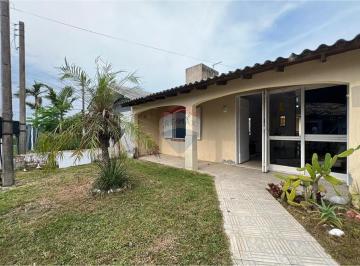 Casa · 95m² · 3 Quartos · 2 Vagas · Casa em região tranquila e apenas duas quadras da beira mar!