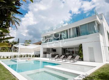 Casa · 1040m² · 7 Quartos · 2 Vagas · Casa de Condomínio para venda em Condomínio Costa Verde Tabatinga de 1040.00m² com 7 Quartos, 5 Suit
