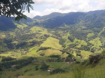 Terreno , São Roque · Terreno com vista para a natureza e entrada de R$ 40 mil