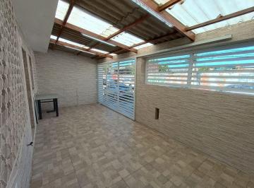 Casa de 2 quartos, São Vicente · Casa térrea aconchegante com dois dormitórios ao lado do centro
