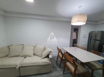 Apartamento · 68m² · 2 Quartos · 1 Vaga · Em Copacabana: Maravilhoso apartamento de 2 quartos, com varandão e 1 vaga na escritura.