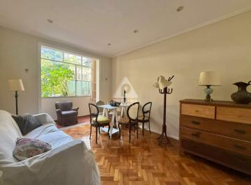 Apartamento · 73m² · 2 Quartos · Apartamento de 2 quartos com área de serviço em Copacabana