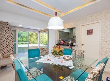 Excelente oportunidade! Casa ampla, espaçosa e muito confortável, ideal para que · Casa à Venda – 180 m² em Taboão da Serra