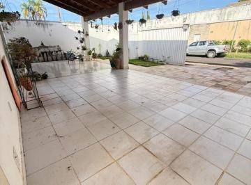 VARANDA  · CASA COM PISCINA