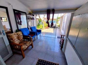 Casa de 2 quartos, Capão da Canoa · Sobrado de 2 dormitórios bem localizado em Capão Novo