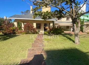 Casa de 5 quartos, Tramandaí · Sobrado de Alto Padrão com 5 Quartos (3 Suítes), Piscina e Quiosque Gourmet em Terreno de 1.225m²