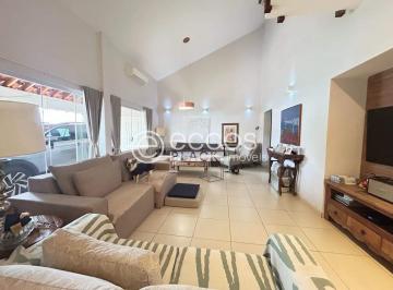 Casa · 250m² · 4 Quartos · 2 Vagas · Casa à venda, 4 quartos, 2 suítes, 2 vagas, Cazeca - Uberlândia/MG
