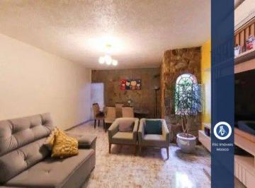 Casa · 160m² · 5 Quartos · 1 Vaga · Sobrado à Venda no Bairro da Mooca com 160m².
