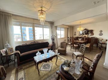 Apartamento Venda 230m² de 3 quartos · 3 quartos, gabinete ou 4º quartos e 1 vaga de garagem junto ao Moinhos de Vento