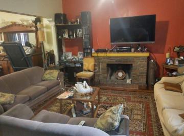 Casa en Venda de 3 quartos Teresópolis · Casa para Venda - 220m², 3 dormitórios, 4 vagas - Teresópolis