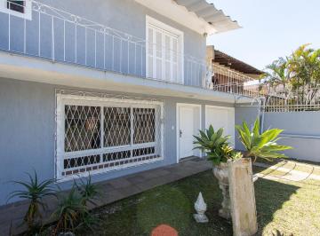 Casa de 3 quartos, Porto Alegre · Casa de alvenaria, com 3 quartos, 1 suíte e 3 vagas de garagem.