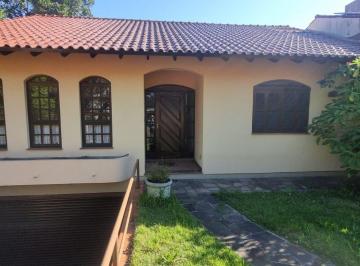 Casa · 226m² · 3 Quartos · 4 Vagas · Ótima Residência com 3 dormitórios sendo 1suíte, no Bairro Ipanema.