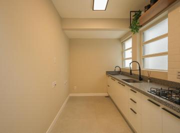 Apartamento reformado semimobiliado com 55 m² de área privativa com 2 dormitório · Apartamento a venda no bairro Bom Fim