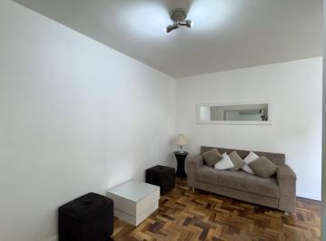 Living · Apartamento de 2 dormitórios, super amplo e bem iluminado no Centro Histórico