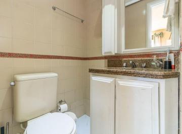 Localizado no charmoso bairro Menino Deus, este apartamento combina conforto, la · Apartamento 3 dormitórios no Menino Deus