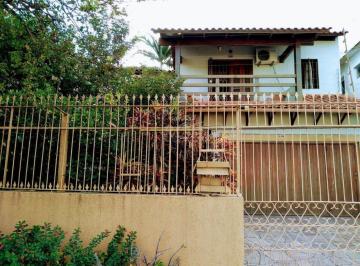 Casa de 3 quartos, Porto Alegre · Casa com 4 dormitórios sendo que um deles é uma suíte e 2 vagas, bairro Teresópo