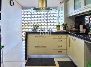 Maravilhosa cobertura totalmente reformada na melhor localização do bairro, junt · Cobertura para Venda - 177.81m², 3 dormitórios, sendo 1 suites, 1 vaga - Teresópolis