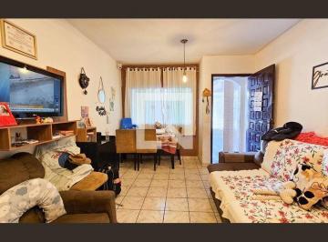 Localizada no bairro de Interlagos, São Paulo, esta casa oferece uma combinação · Casa à Venda - Interlagos, 4 Quartos, 180 m2