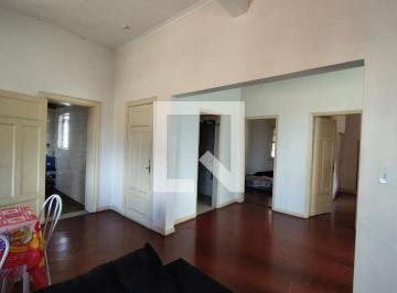 Localizada no vibrante bairro do Cambuci, esta espaçosa casa é uma excelente opç · Casa à Venda - Aclimação, 4 Quartos, 350 m2