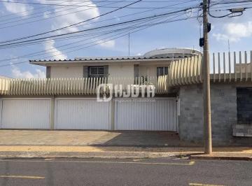 Casa · 800m² · 9 Quartos · Imóvel comercial com 9 suítes e 3 pavimentos