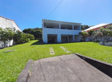 Casa de 2 quartos, Araruama · Casa independente 2qtos amplo quintal junto a lagoa em Araruama