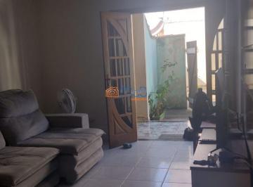 Casa · 140m² · 3 Quartos · 5 Vagas · Casa + 3 Apartamentos com Renda de R$3.500/mês. Imóvel versátil para morar e inv