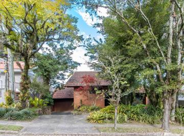 Casa · 261m² · 4 Quartos · 5 Vagas · Casa com amplo terreno e grande área verde à venda no Jardim Isabel