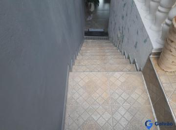Escada de acesso · Casa para locação no Jardim Tannus em Jundiaí - SP
